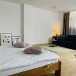 Salon Des Fleurs Linz-landstrasse Apartment